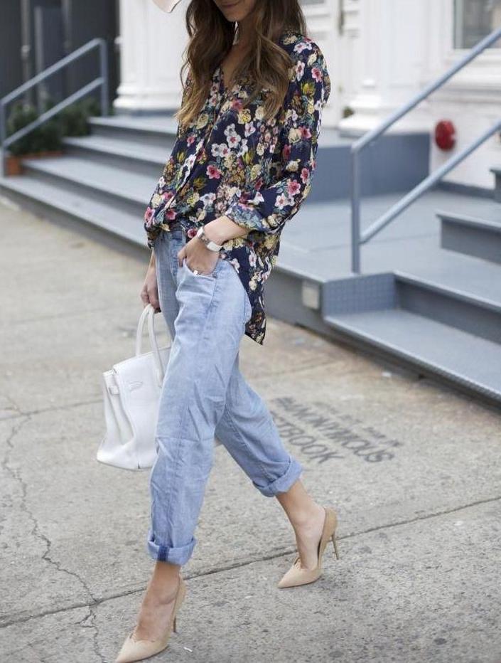 Wear a floral blouse and blue cuffed jeans for a classy look