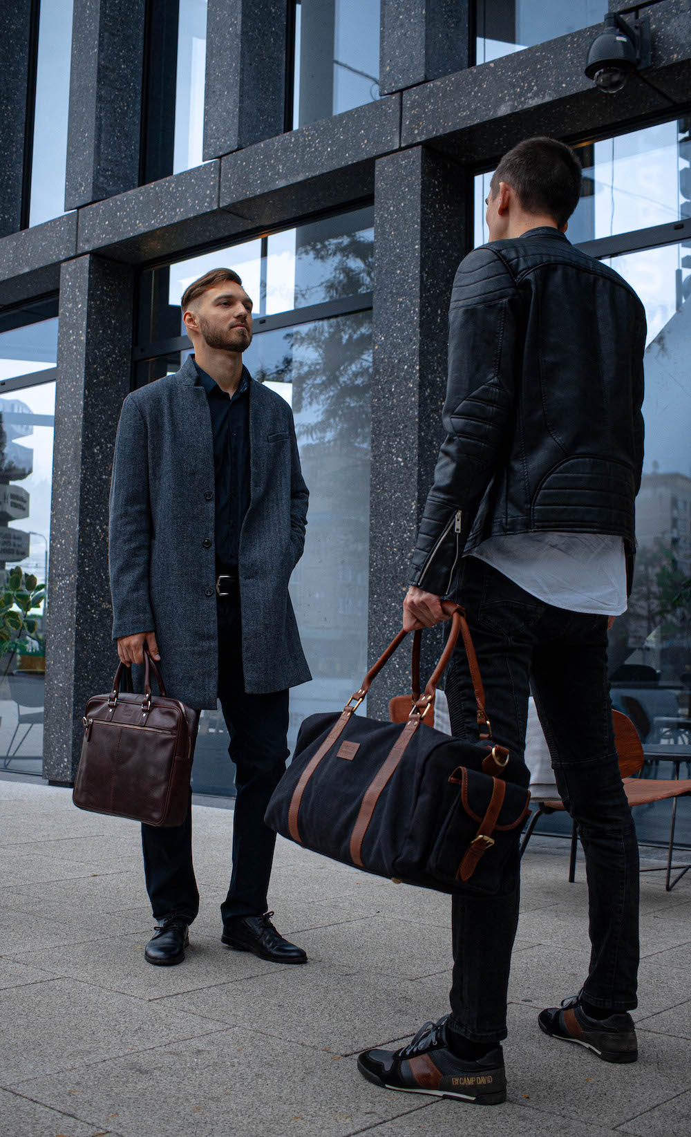 How to choose the right stylish men's bag for every outfit