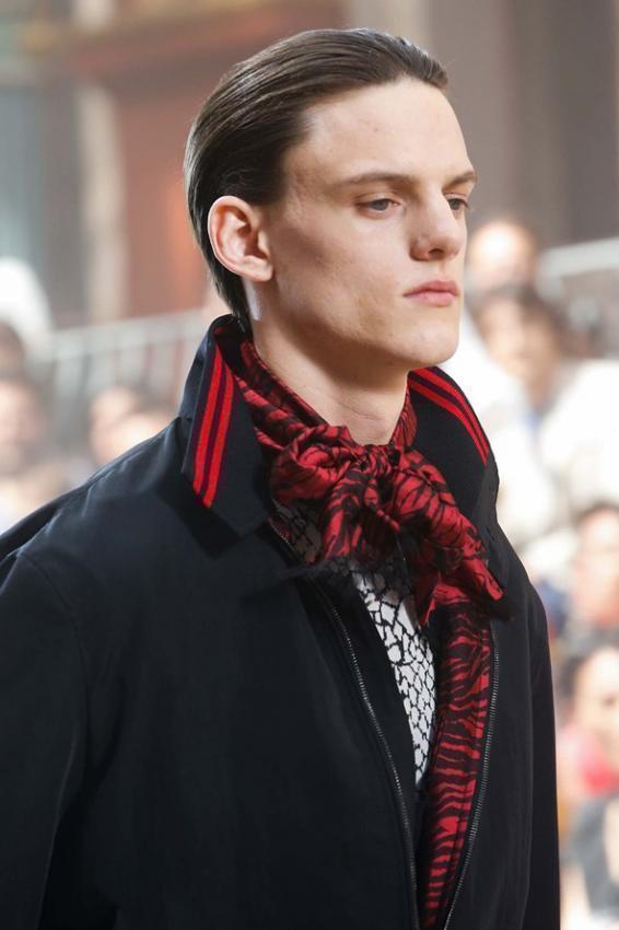 Men's scarf as a fashion accessory. 2021 UPDATE