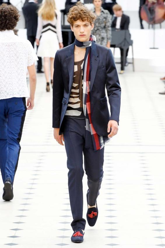 Men's scarf as a fashion accessory. 2021 UPDATE
