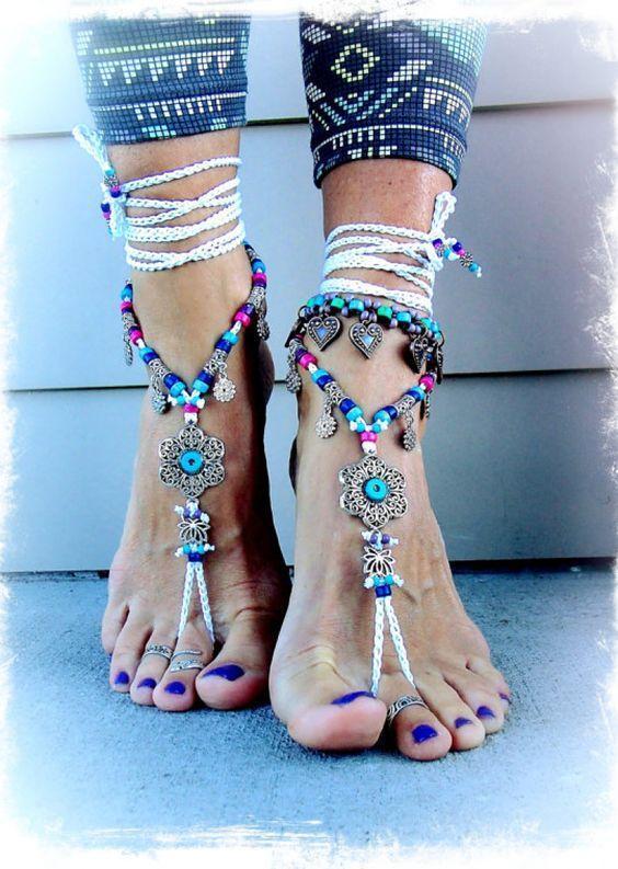 The best female accessories and jewelry for our beloved legs. Chains with stones and curls decorate any fashionista